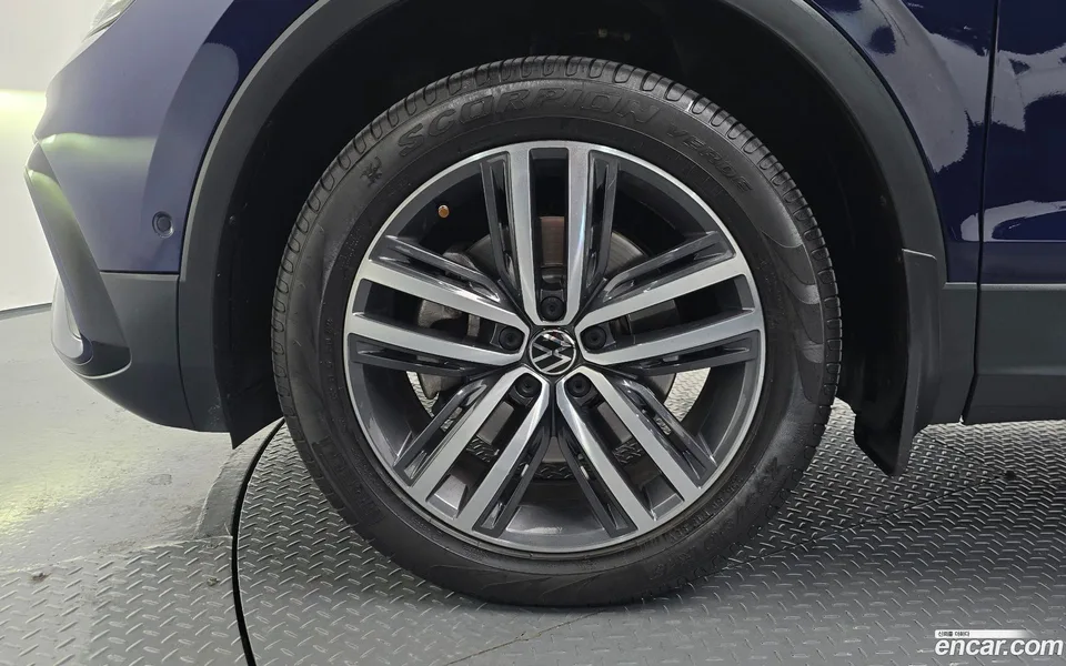 Volkswagen Tiguan Allspace 2.0 TSI 2023 — миниатюра 5