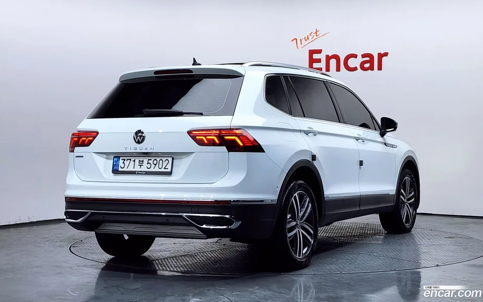 Volkswagen Tiguan Allspace 2.0 TSI 2022 — миниатюра 2