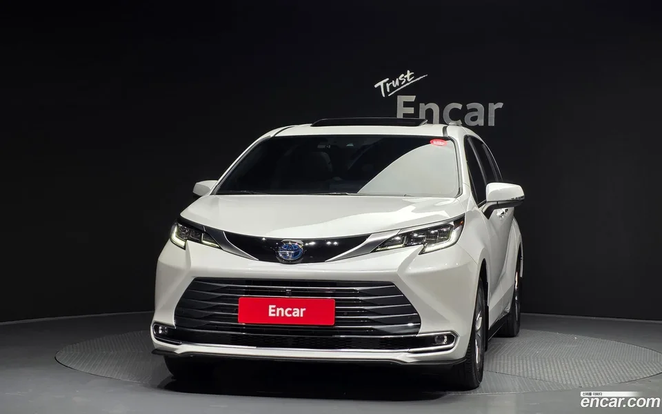 Toyota Sienna 2.5 AWD 2024 — миниатюра 3