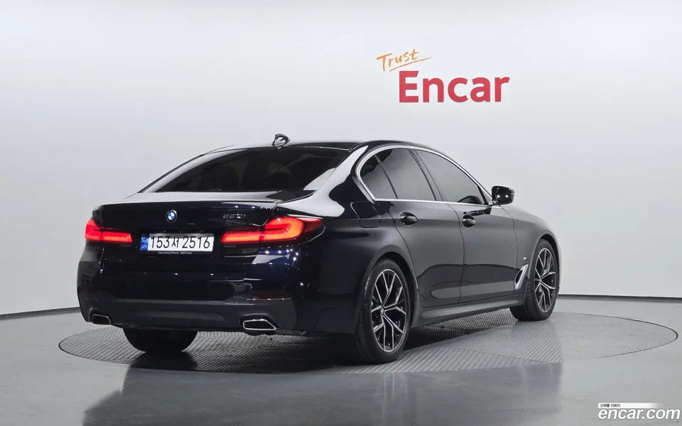 BMW 5 Series 530i M 2022 — миниатюра 2