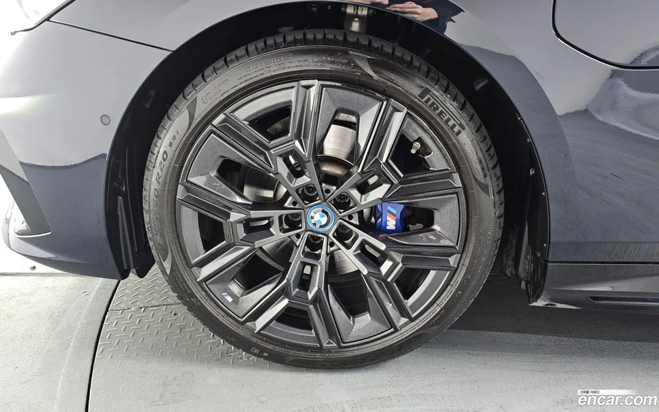 BMW 5 Series 530e xDrive M 2025 — миниатюра 5