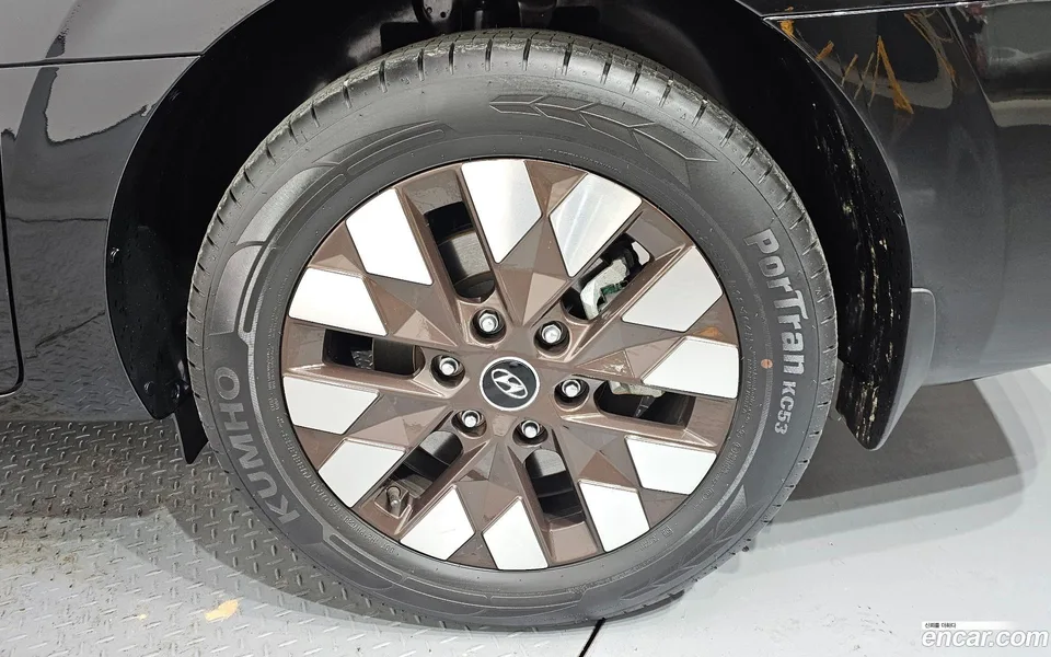 Hyundai Staria L3.5 9 2023 — миниатюра 5