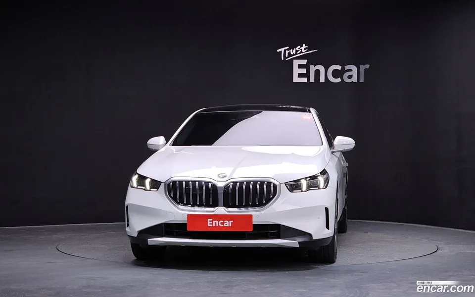 BMW 5 Series 520i 2025 — миниатюра 3