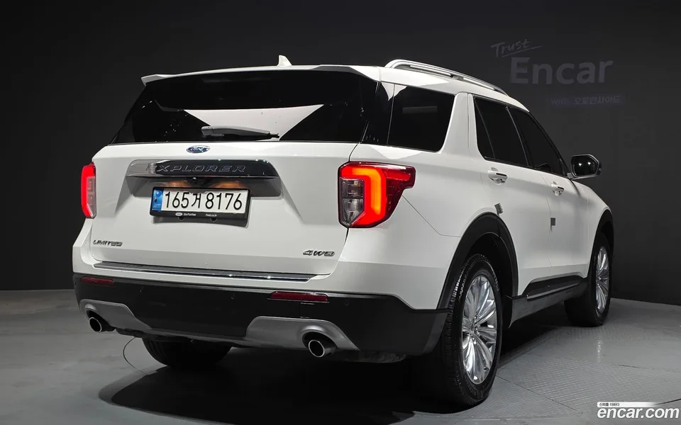 Ford Explorer 2.3 4WD 2022 — миниатюра 2