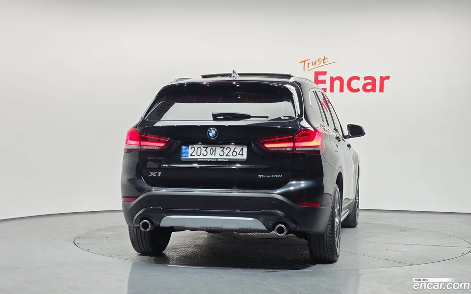 BMW X1 xDrive 20i xLine 2022 — миниатюра 4