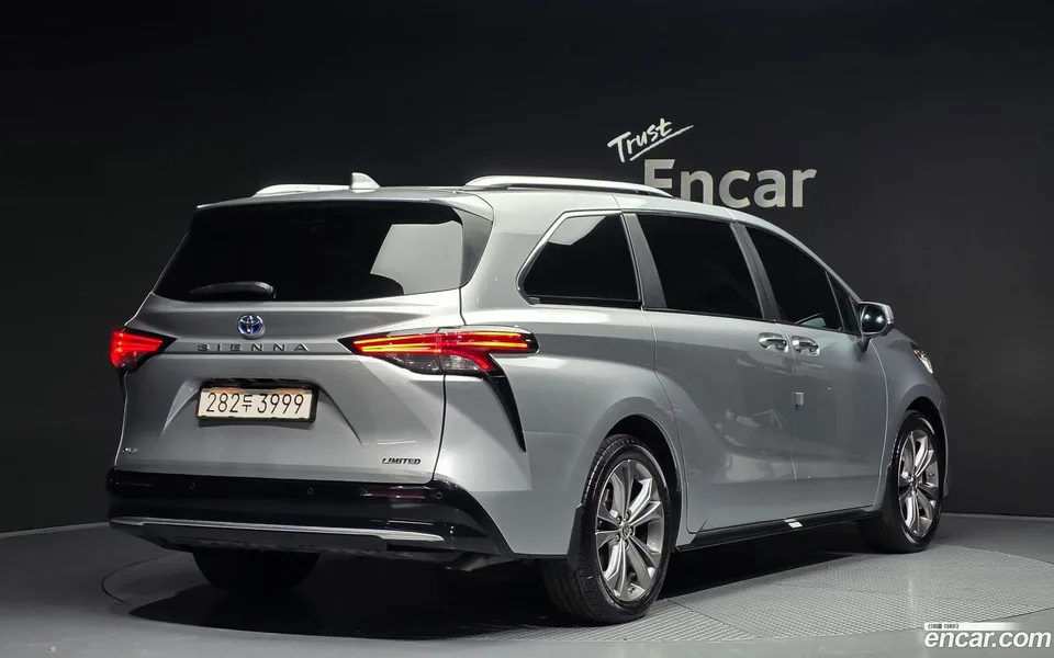 Toyota Sienna 2.5 2WD 2025 — миниатюра 2