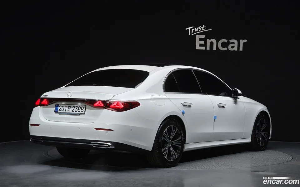 Mercedes-Benz E-Class E200 2025 — миниатюра 2