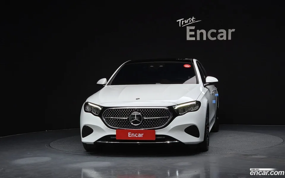 Mercedes-Benz E-Class E200 2025 — миниатюра 3