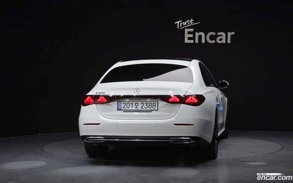 Mercedes-Benz E-Class E200 2025 — миниатюра 4