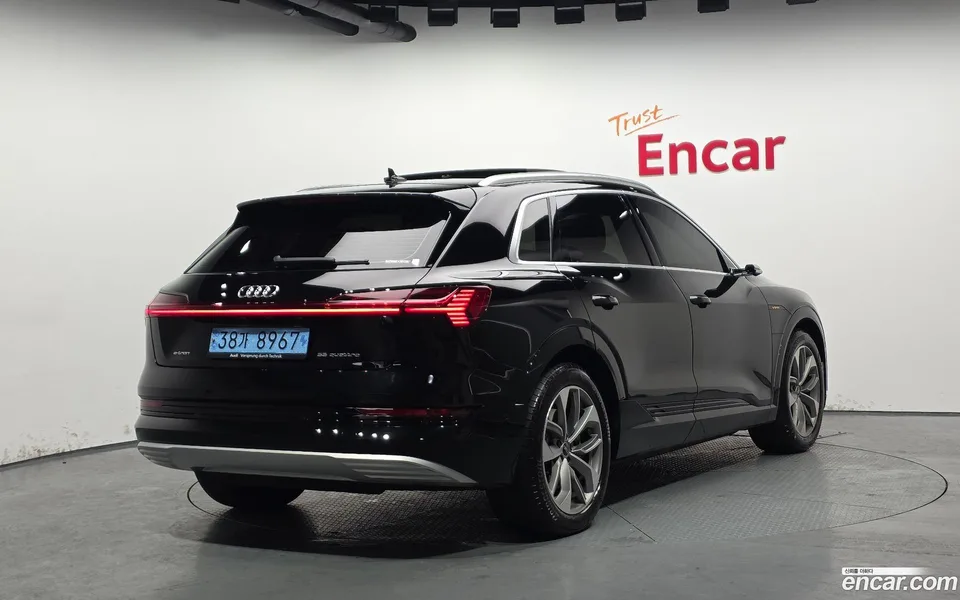 Audi e-tron 55 2023 — миниатюра 2