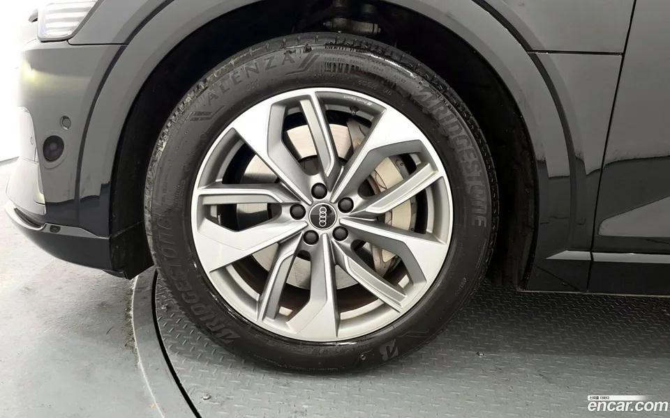 Audi e-tron 55 2023 — миниатюра 5