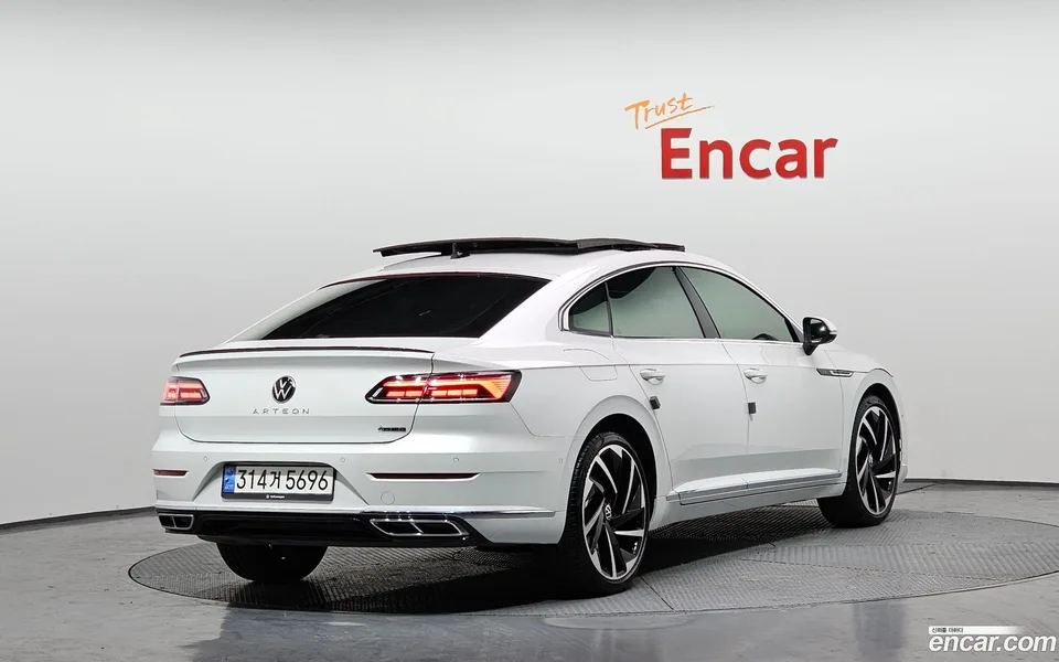 Volkswagen Arteon 2.0 TDI R-LINE 4 2022 — миниатюра 2