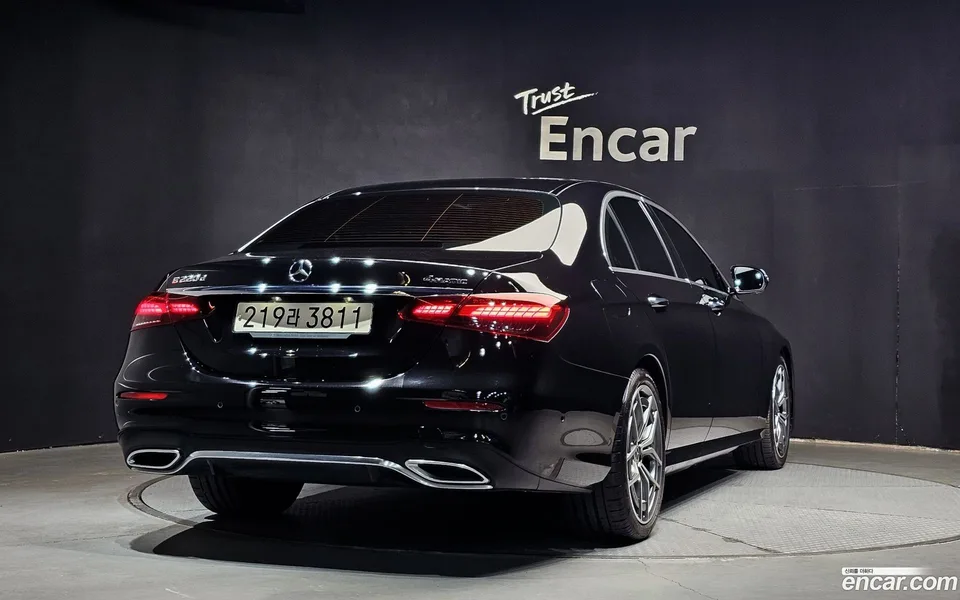 Mercedes-Benz E-Class E220d 4MATIC AMG Line 2023 — миниатюра 2