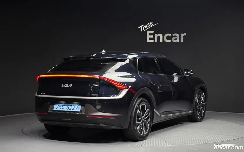 Kia EV6 2022 — миниатюра 2