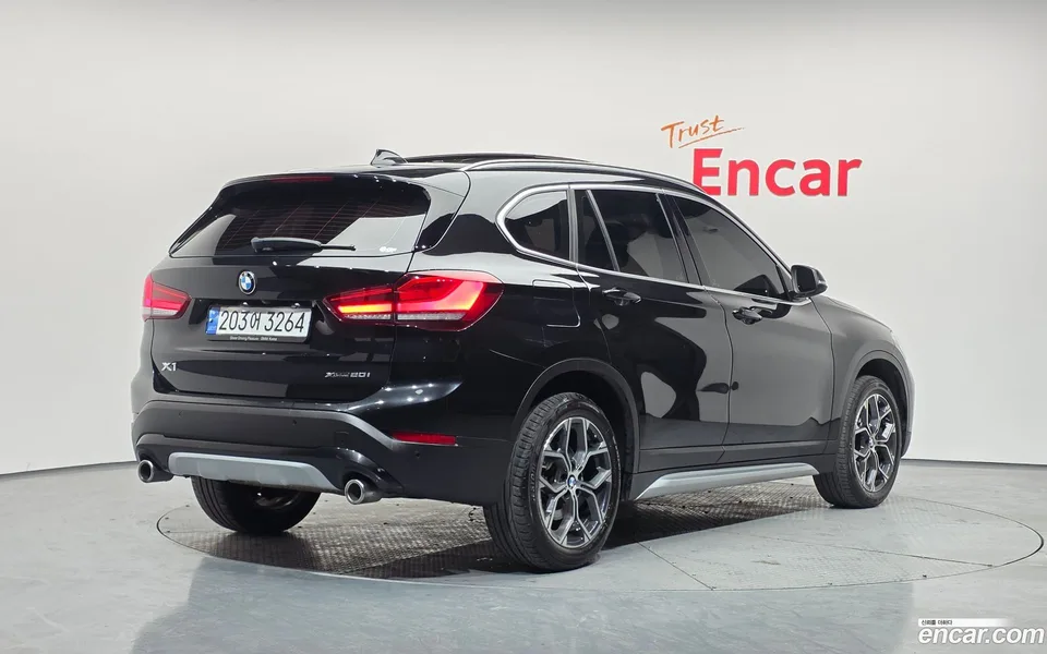 BMW X1 xDrive 20i xLine 2022 — миниатюра 2