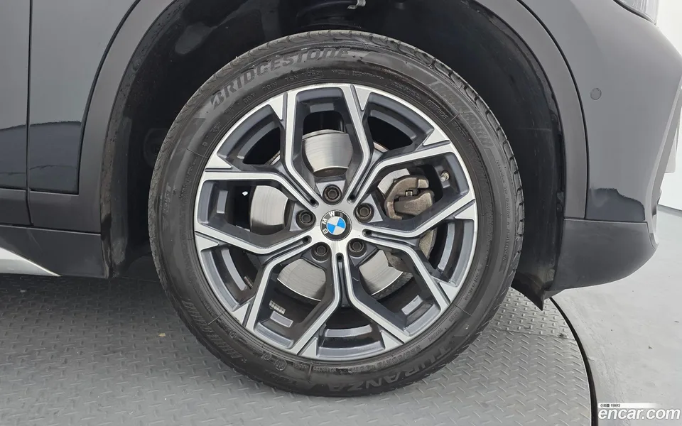 BMW X1 xDrive 20i xLine 2022 — миниатюра 5