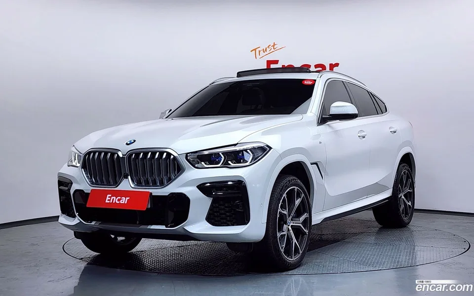 BMW X6 xDrive40i M 2022 — фото 1, купить с доставкой в Москву