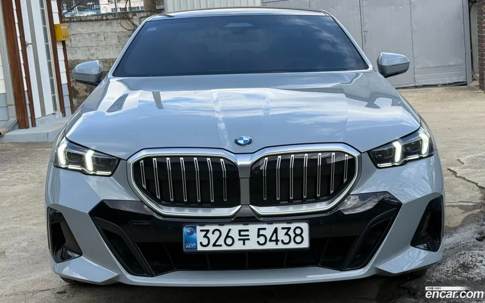 BMW 5 Series 530i xDrive M 2024 — миниатюра 2