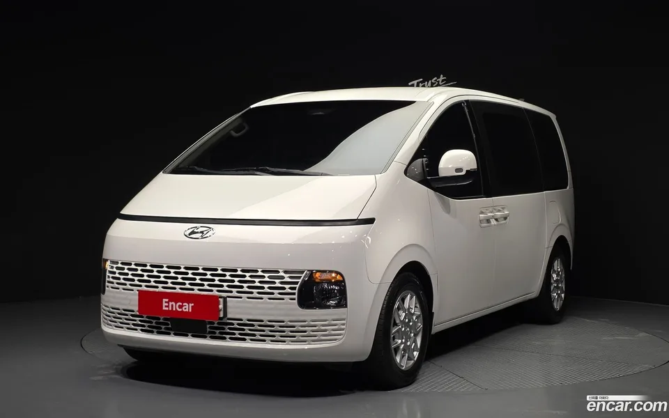 Hyundai Staria 9 2022 — фото 1, купить с доставкой в Москву