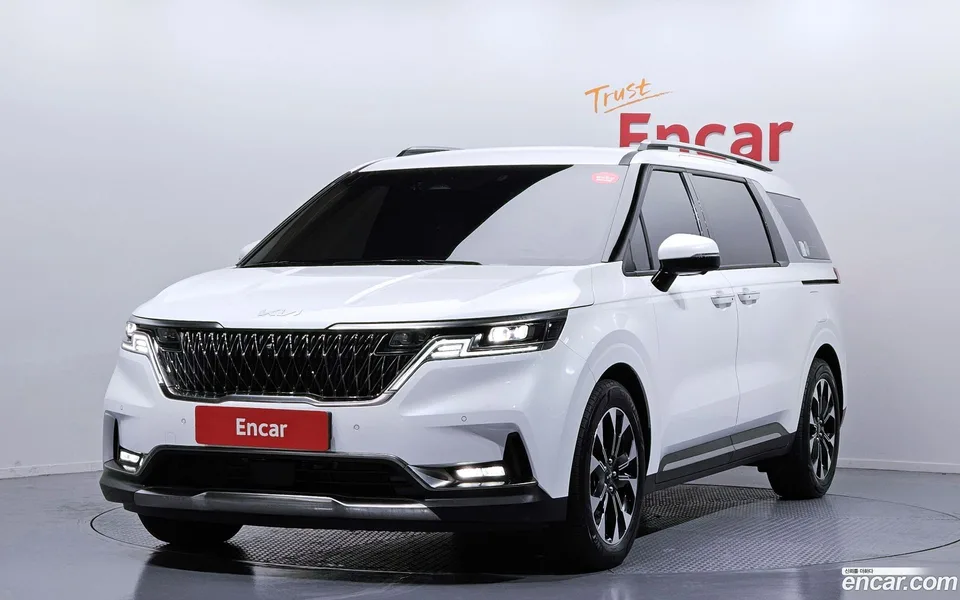 Kia Carnival 7 2023 — фото 1, купить с доставкой в Москву