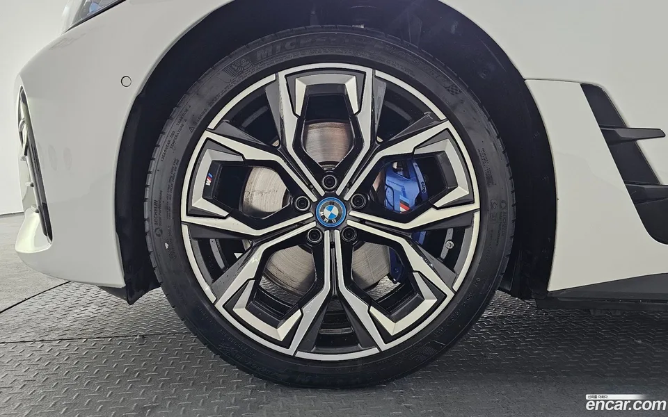 BMW i4 eDrive40 M 2024 — миниатюра 5