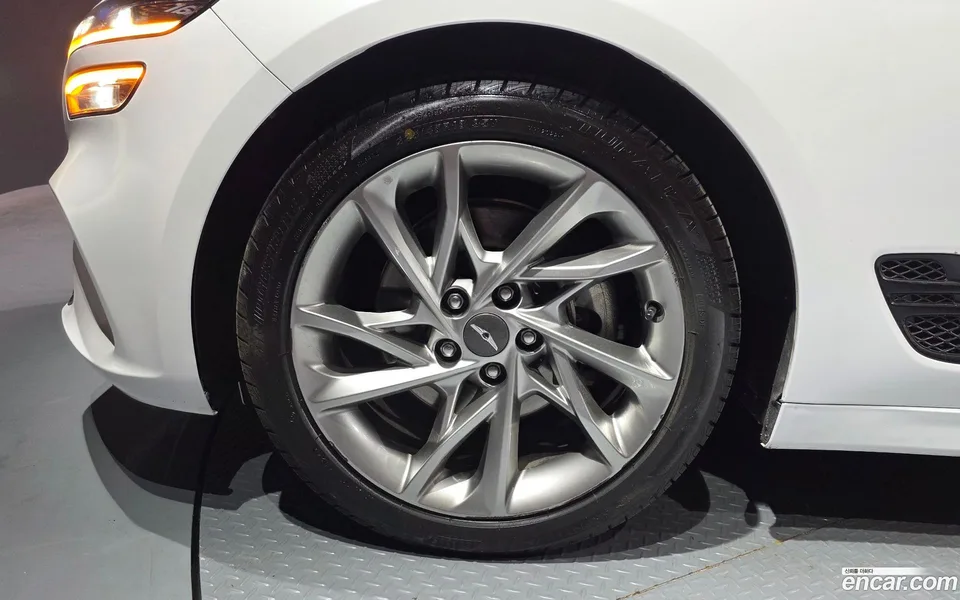 Genesis G70 2.0T 2WD 2022 — миниатюра 5