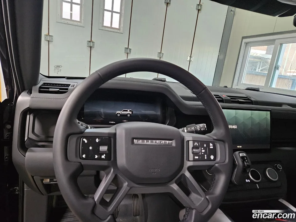 Land Rover Defender 90 D250 X- SE 2025 — миниатюра 5