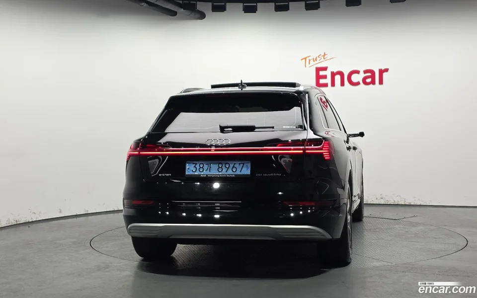 Audi e-tron 55 2023 — миниатюра 4