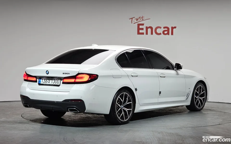 BMW 5 Series 530i M 2022 — миниатюра 2