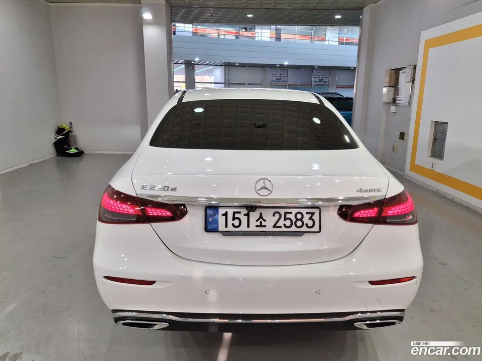 Mercedes-Benz E-Class E220d 4MATIC 2023 — миниатюра 5