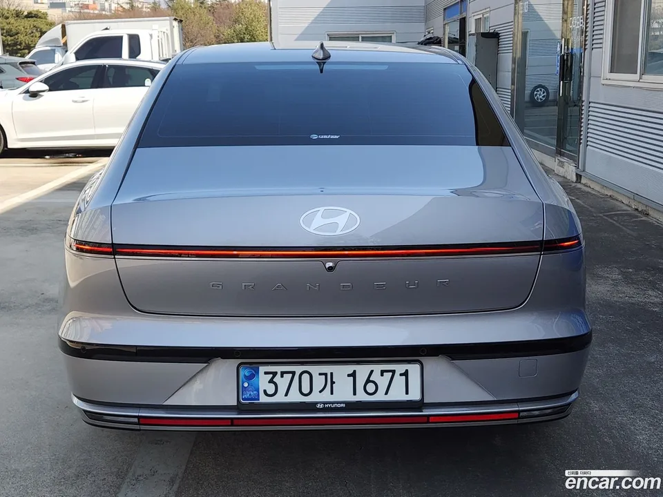 Hyundai Grandeur 2.5 2WD 2023 — миниатюра 4