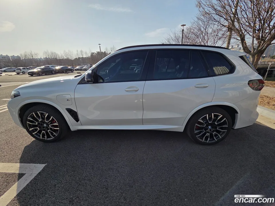 BMW X5 xDrive 50e M 2025 — миниатюра 2