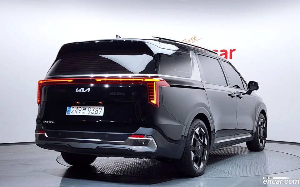Kia Carnival 7 2023 — миниатюра 2