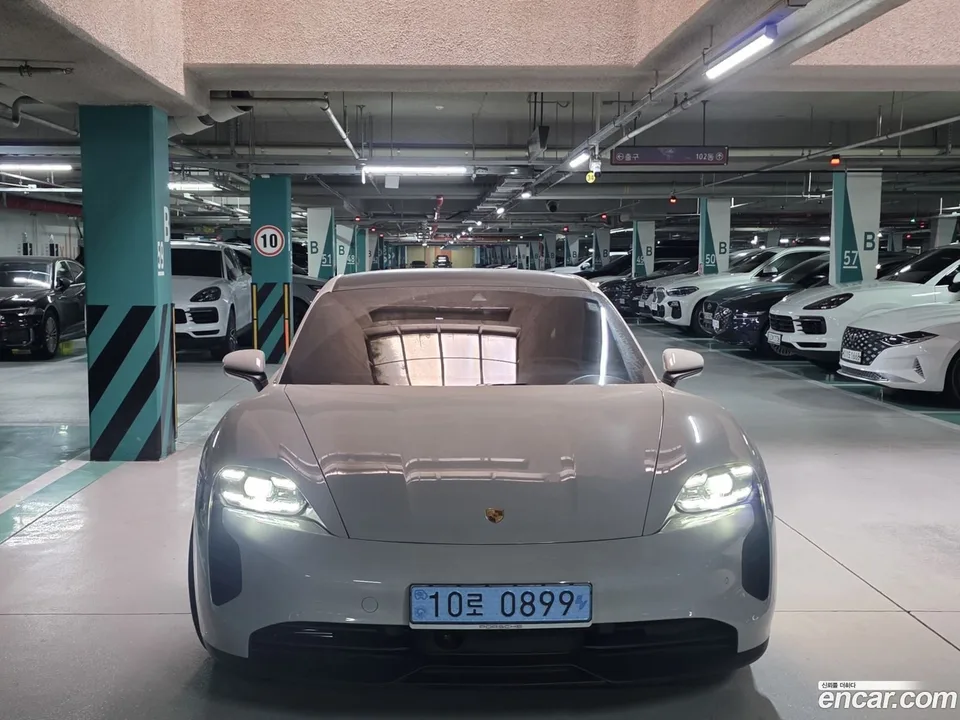 Porsche Taycan GTS 2023 — фото 1, купить с доставкой в Москву