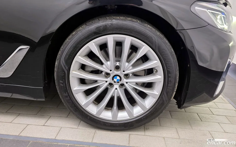 BMW 5 Series 520i 2022 — миниатюра 5