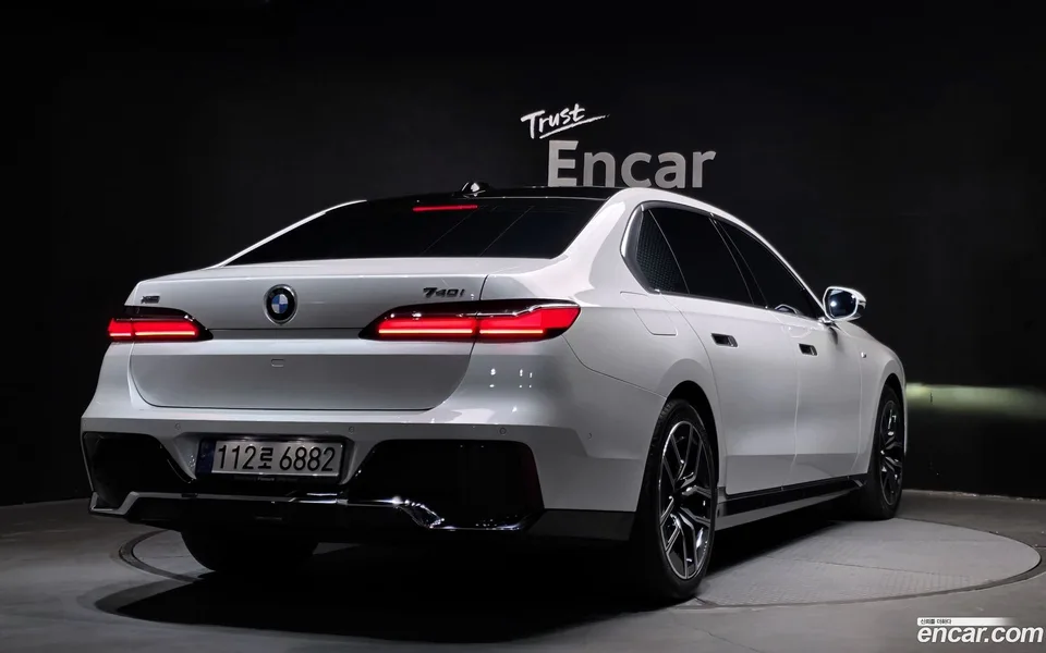 BMW 7 Series 740i xDrive M 2023 — миниатюра 2