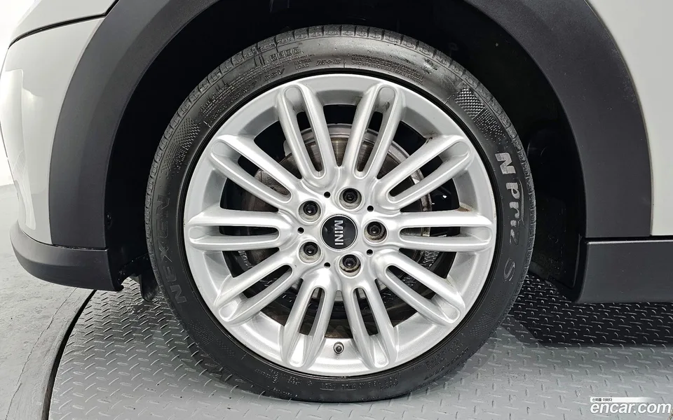 MINI Cooper 5 2022 — миниатюра 5