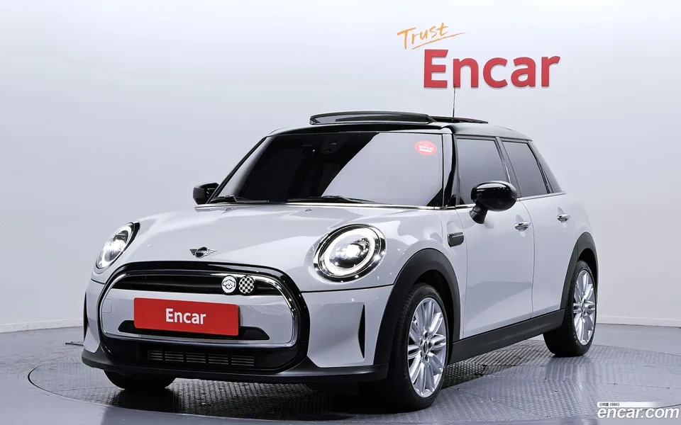 MINI Cooper 5 2022 — фото 1, купить с доставкой в Москву