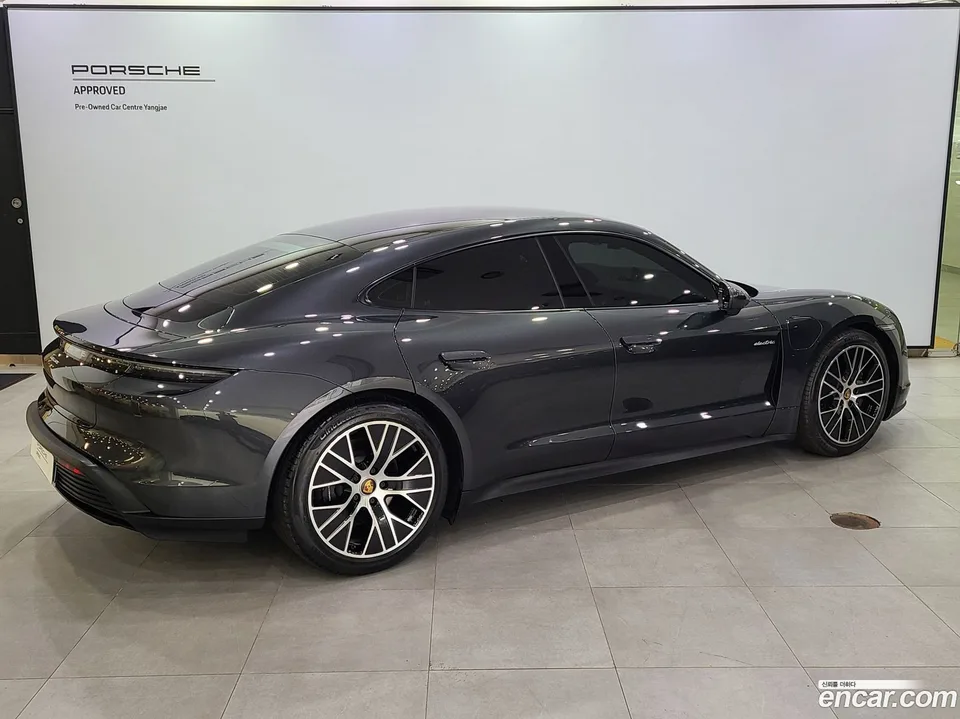 Porsche Taycan 2023 — миниатюра 2