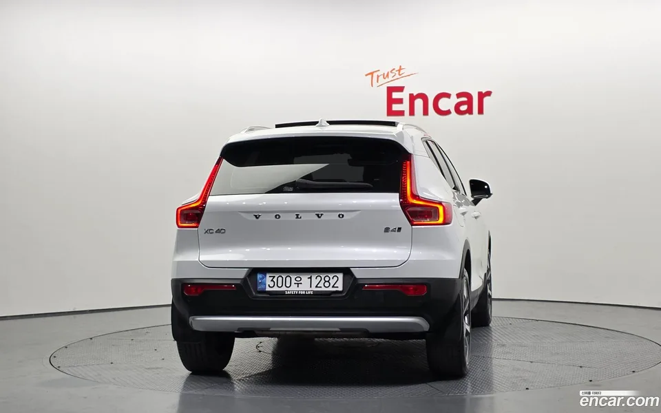 Volvo XC40 B4 2022 — миниатюра 4