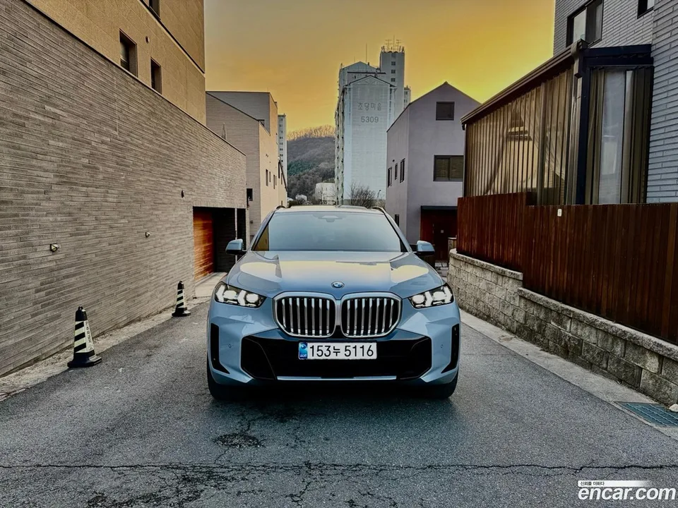 BMW X5 xDrive 40i M 2024 — фото 1, купить с доставкой в Москву