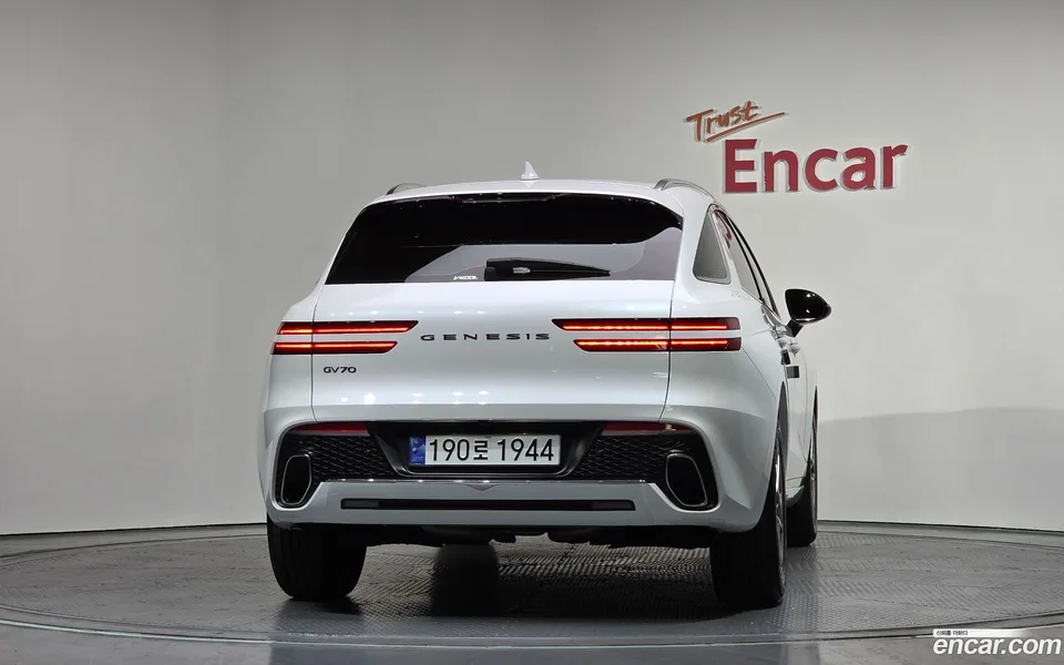 Genesis GV70 2.5T 2WD 2023 — миниатюра 4