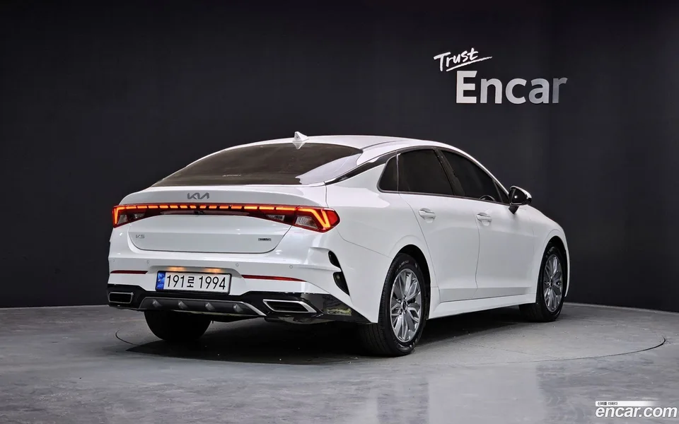 Kia K5 Hybrid 2023 — миниатюра 2