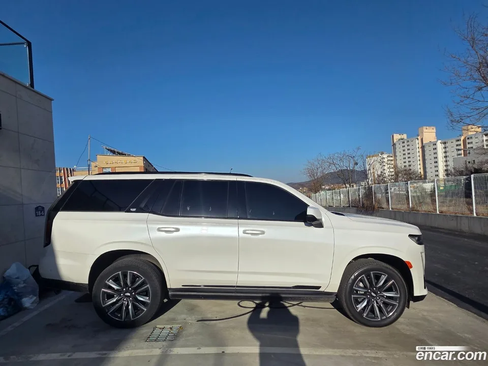 Cadillac Escalade 6.2 2023 — миниатюра 4