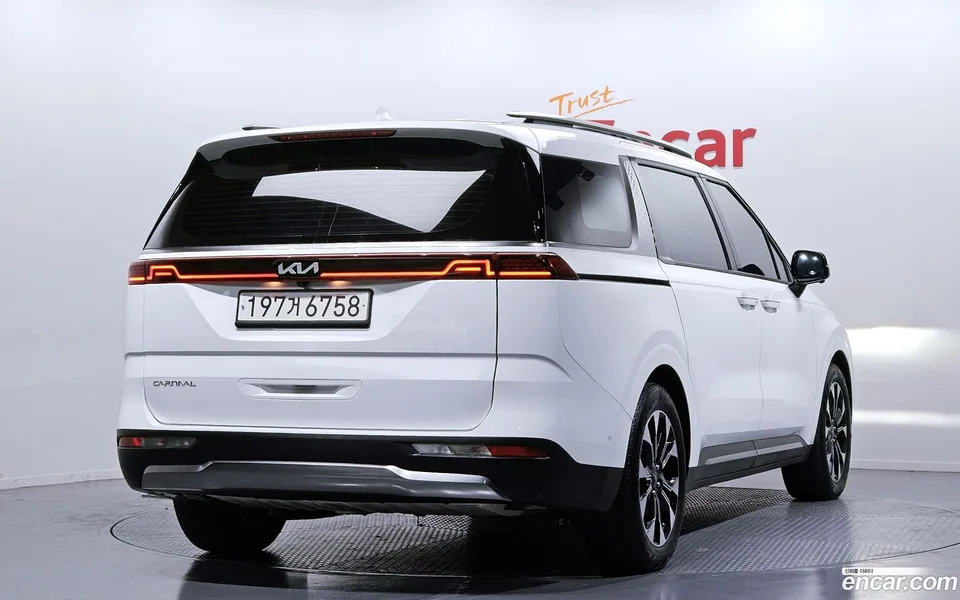 Kia Carnival 9 2023 — миниатюра 2