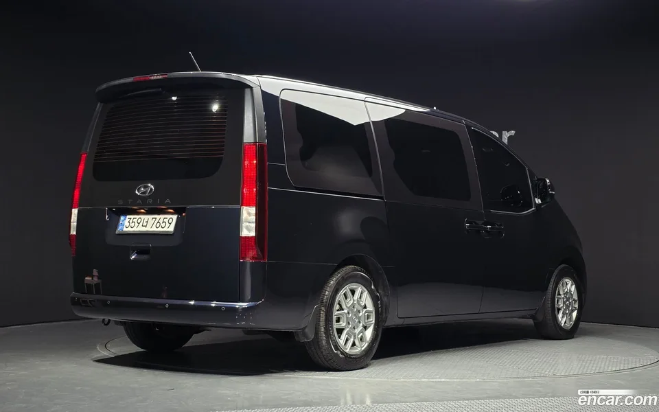 Hyundai Staria 9 2023 — миниатюра 2