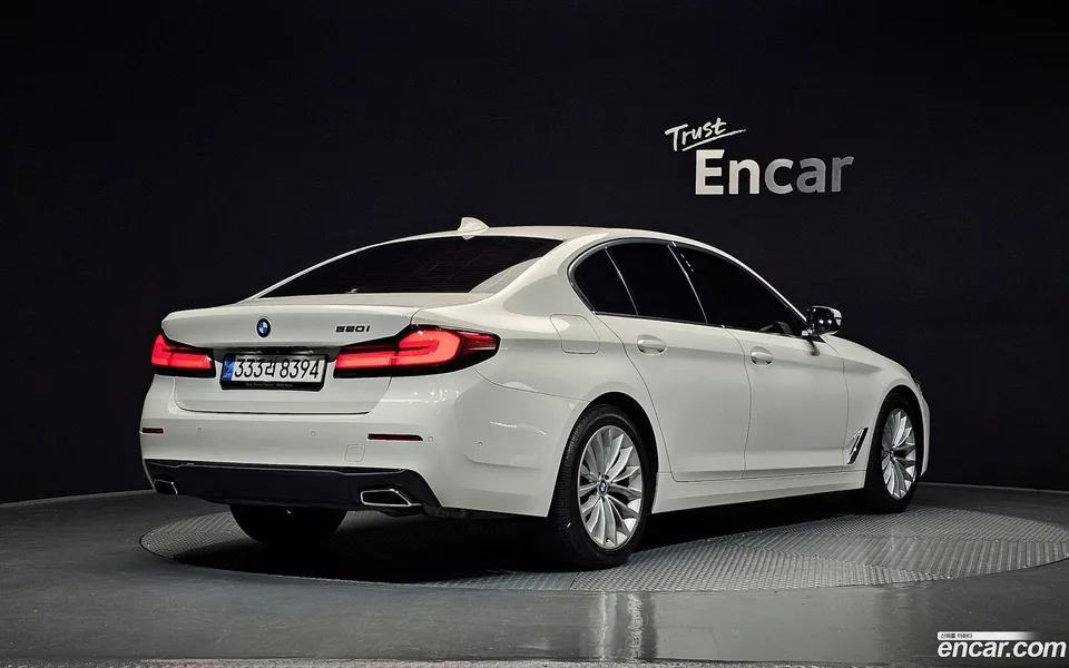 BMW 5 Series 520i 2022 — миниатюра 2