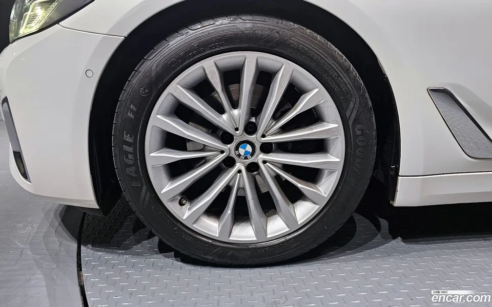 BMW 5 Series 520i 2022 — миниатюра 5
