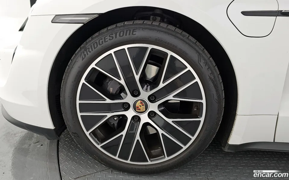Porsche Taycan 2023 — миниатюра 4