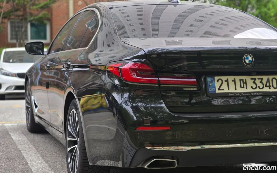 BMW 5 Series 520i 2022 — миниатюра 2